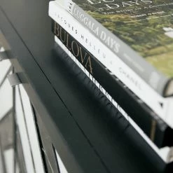 HOOKER NOIR ET BLANC MEDIA CONSOLE